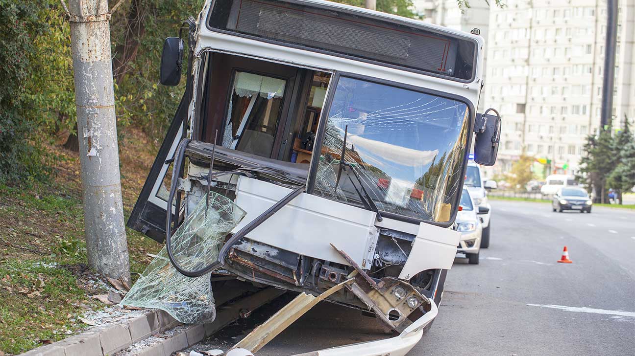 Understanding Your Rights: How to Find the Right Lawyer for a Bus Accident Case